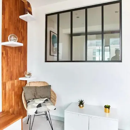 Apartman Modern 1br By Parc Monceau