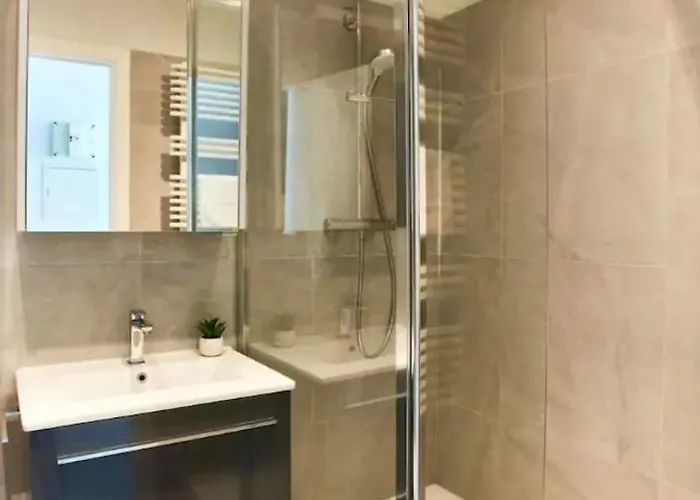 Modern 1br By Parc Monceau Apartman