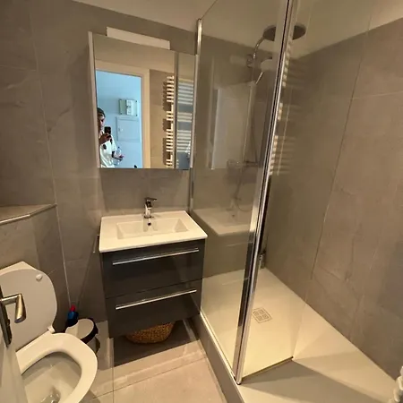 Modern 1br By Parc Monceau Paris